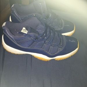 midnight navy 11s