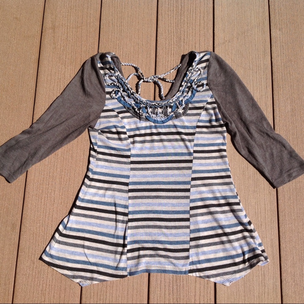 Lulumari gray/blue/white striped top