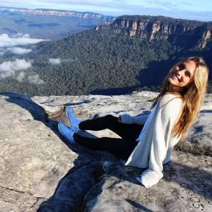 Meet your Posher, Caitlin