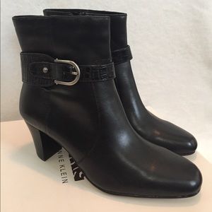 Anne Klein black leather heel bootie W 7.5 NWT