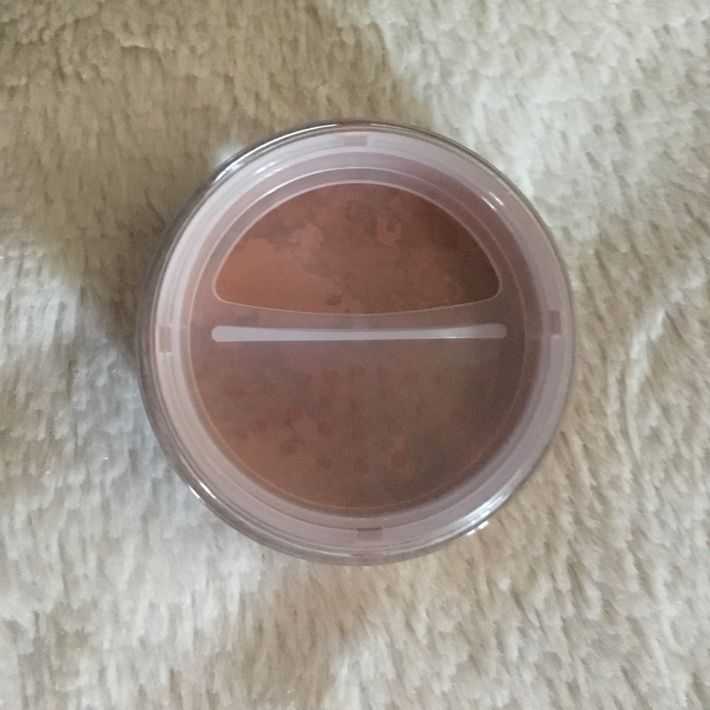 Studio Makeup Loose Blush - Picture 4 of 4