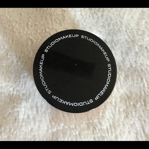 Studio Makeup Loose Blush - Picture 2 of 4