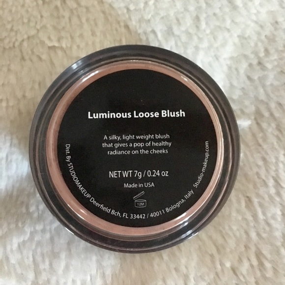Studio Makeup Loose Blush - Picture 3 of 4
