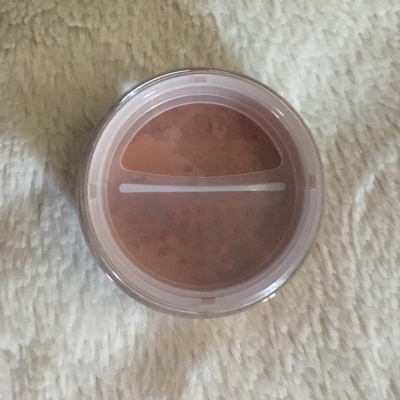 Studio Makeup Loose Blush - Picture 4 of 4