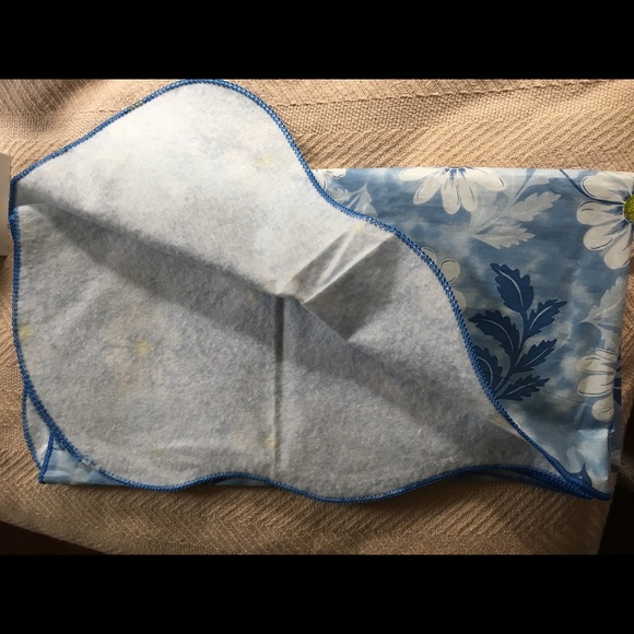 Table cloth - Picture 2 of 2