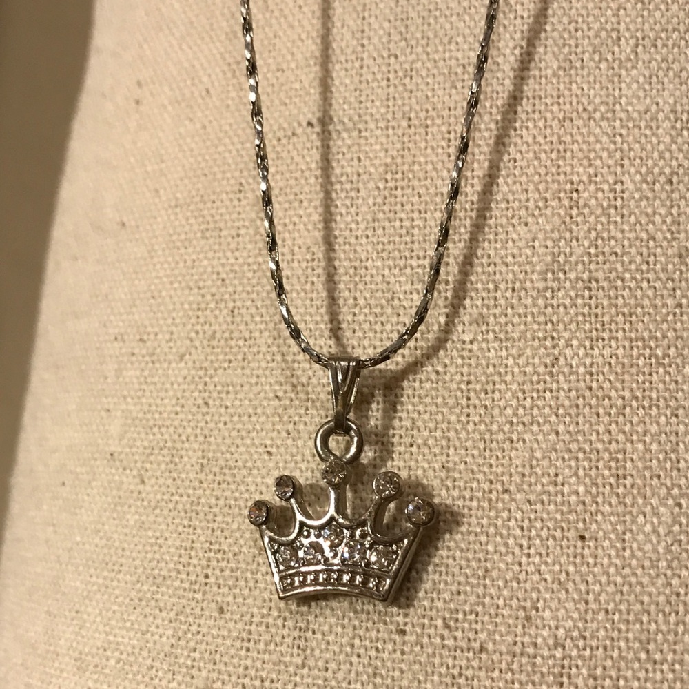 Necklace with crown pendant