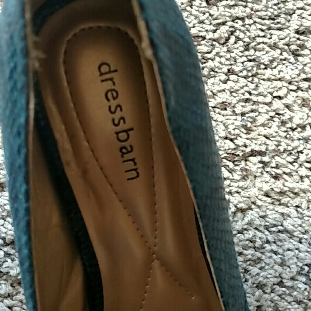 Dress Barn alligator print teal blue heels, size 8 - Picture 3 of 4