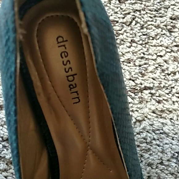 Dress Barn alligator print teal blue heels, size 8 - Picture 3 of 4