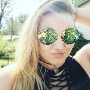 Meet your Posher, Kelli