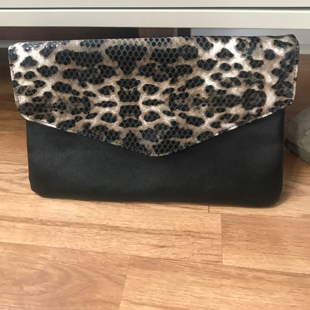Black clutch
