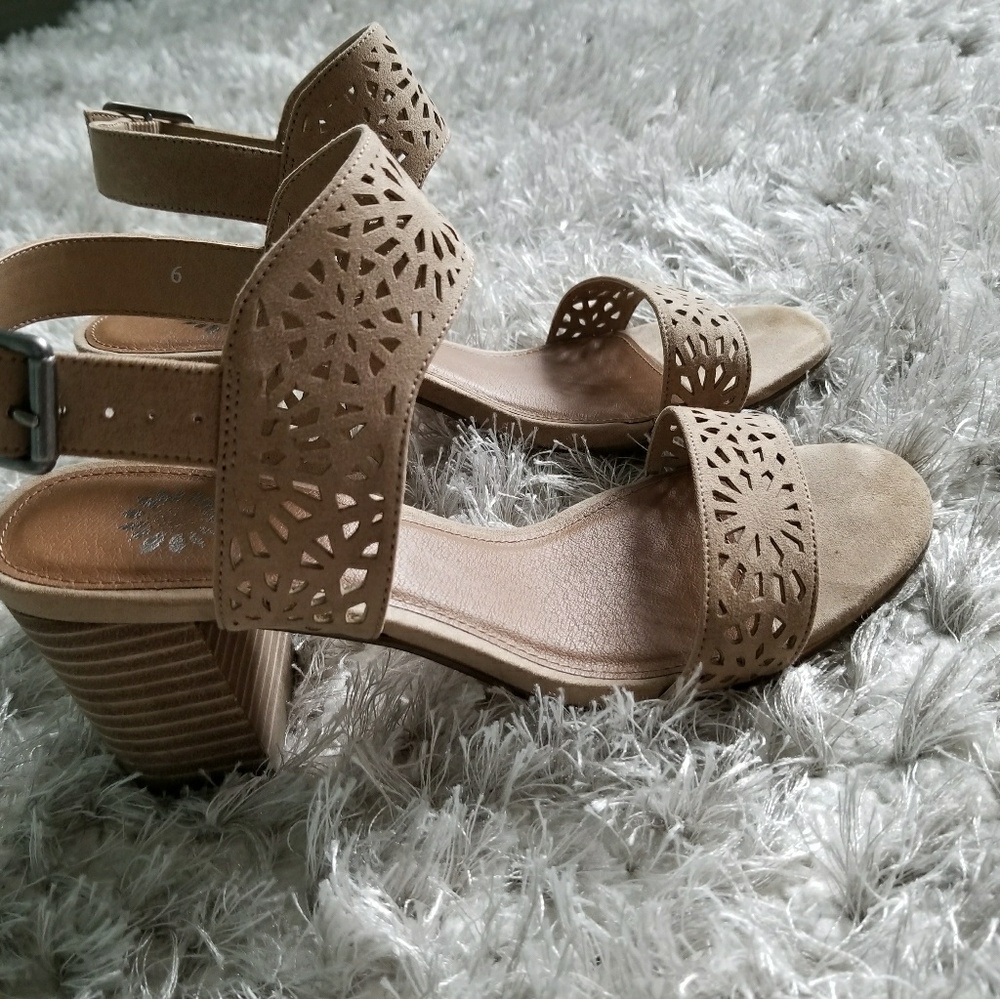 Yellow box Sandals - Size 6