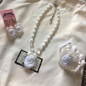 Tarina Tarantino White Cameo Set