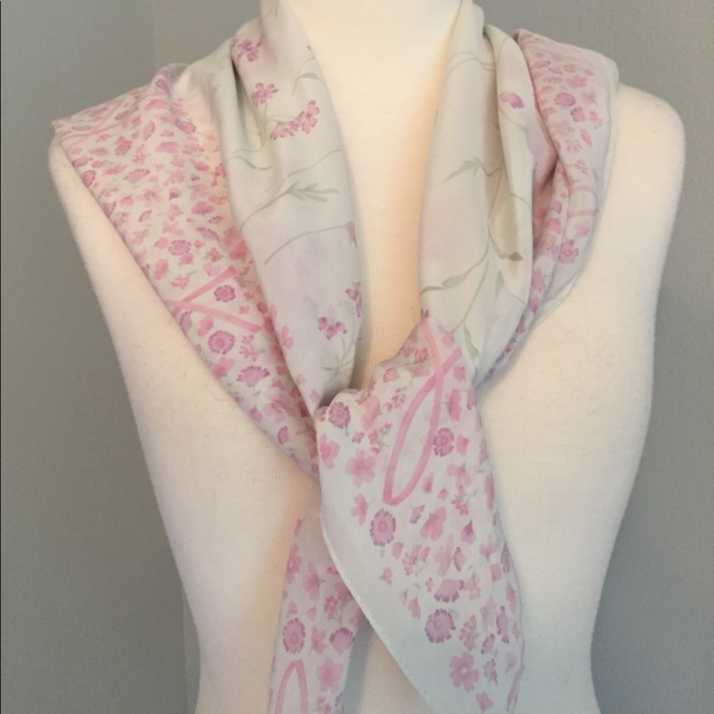 🔴$3/$15 SALE Floral silk scarf.