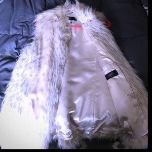 Rachel Zoe faux fur vest size medium white/ grey