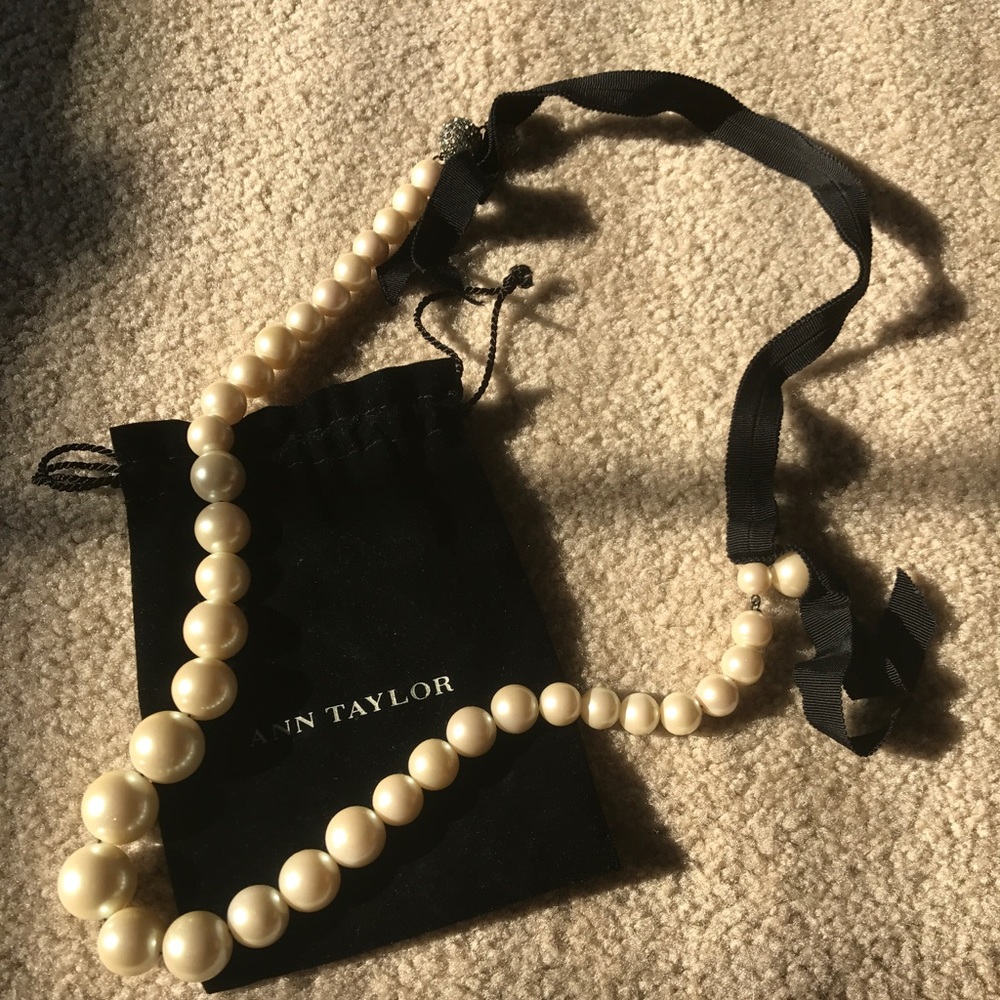 **FLASH SALE** Ann Taylor Pearl necklace