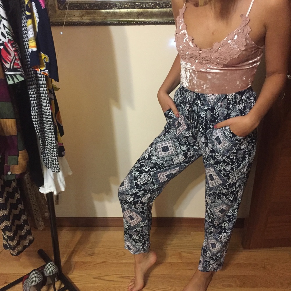 🚫SOLD🚫Cute bohemian print  waist-band pants
