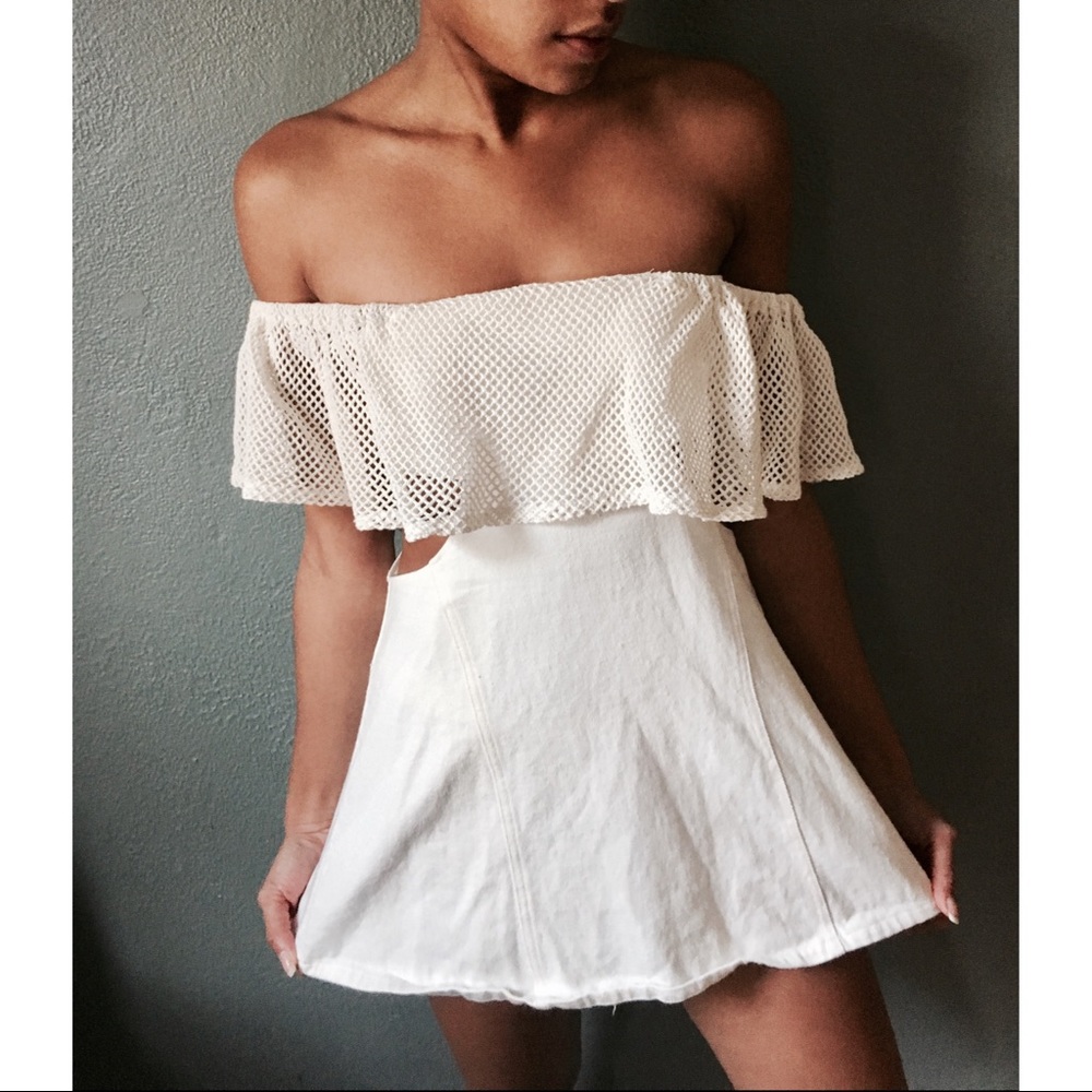 Trendy off the shoulder cream dress - Picture 2 of 4