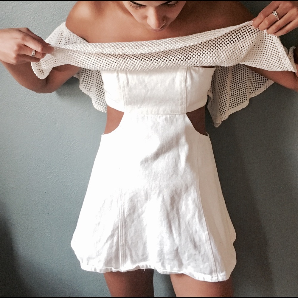 Trendy off the shoulder cream dress - Picture 3 of 4