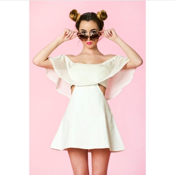 Trendy off the shoulder cream dress - Picture 4 of 4