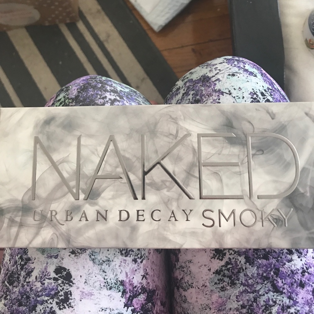 Naked smoky pallet