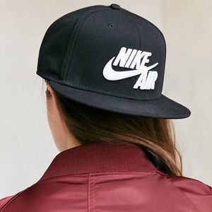 nike air true snapback