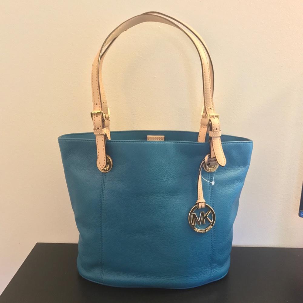 New Michael Kors Jet Set MD Tote in Turquoise