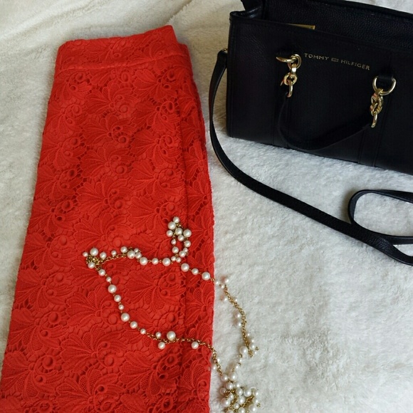 Beautiful Ann Taylor Red Lace Pencil Skirt 2P NWT - Picture 7 of 11