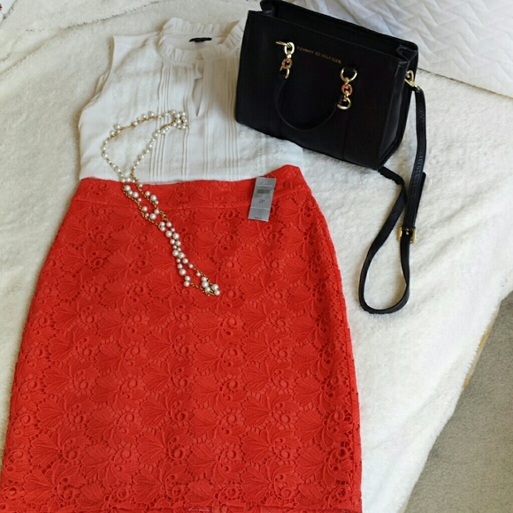 Beautiful Ann Taylor Red Lace Pencil Skirt 2P NWT - Picture 4 of 11