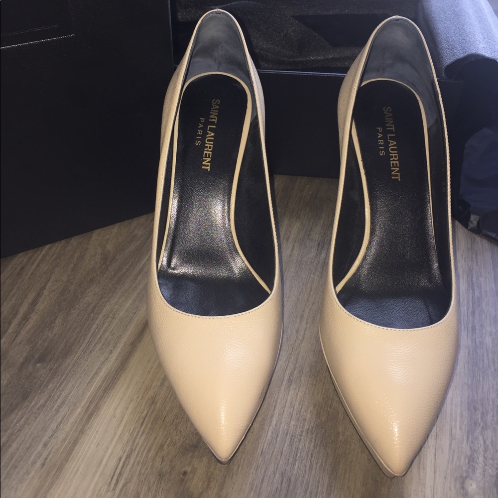 Saint Laurent “Classic Janis” heel