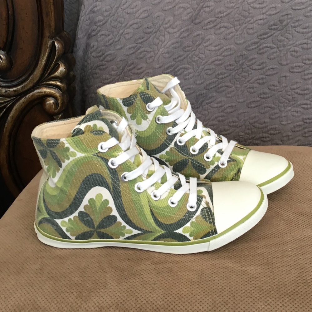 Sneakers - Picture 3 of 7
