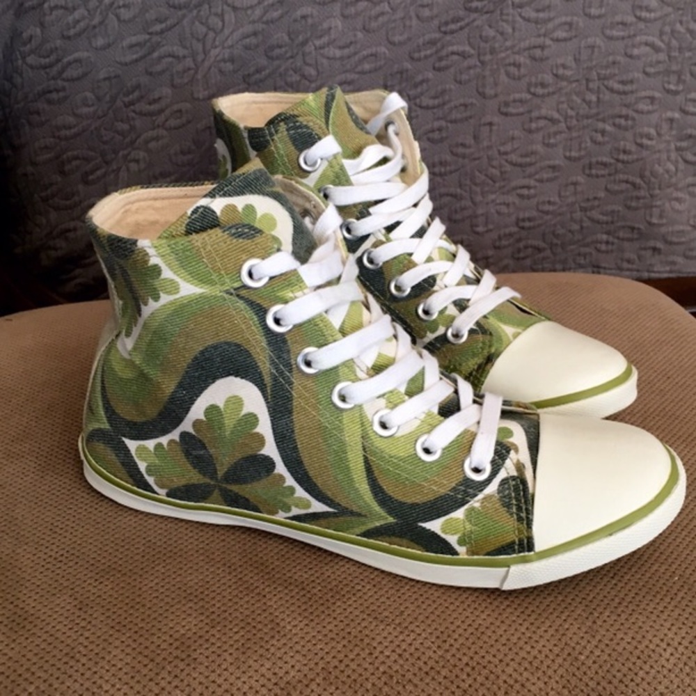 Sneakers - Picture 1 of 7