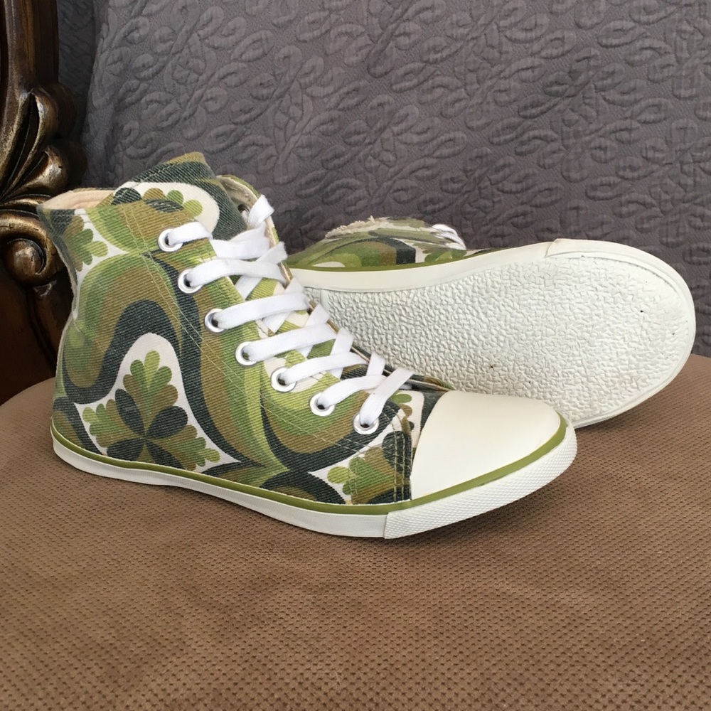 Sneakers - Picture 6 of 7