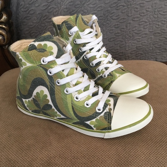 Sneakers - Picture 1 of 7