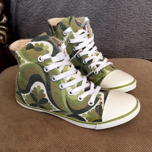 Sneakers - Picture 4 of 7