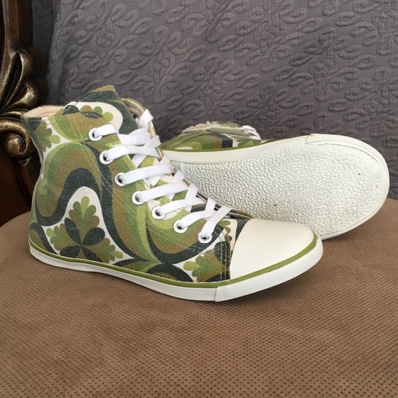 Sneakers - Picture 6 of 7