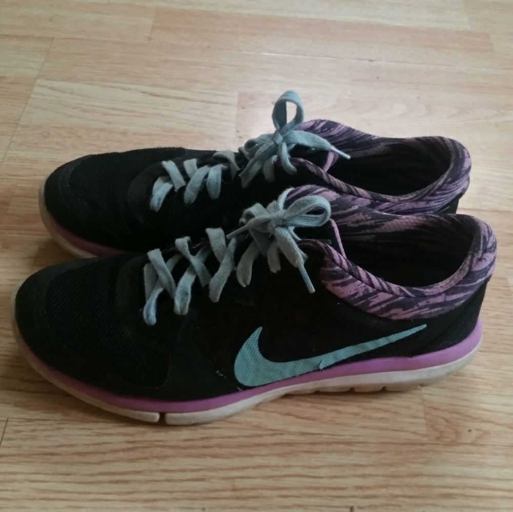 Nike Flex Run shoes.