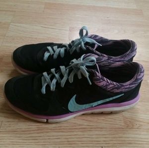 Nike Flex Run shoes.