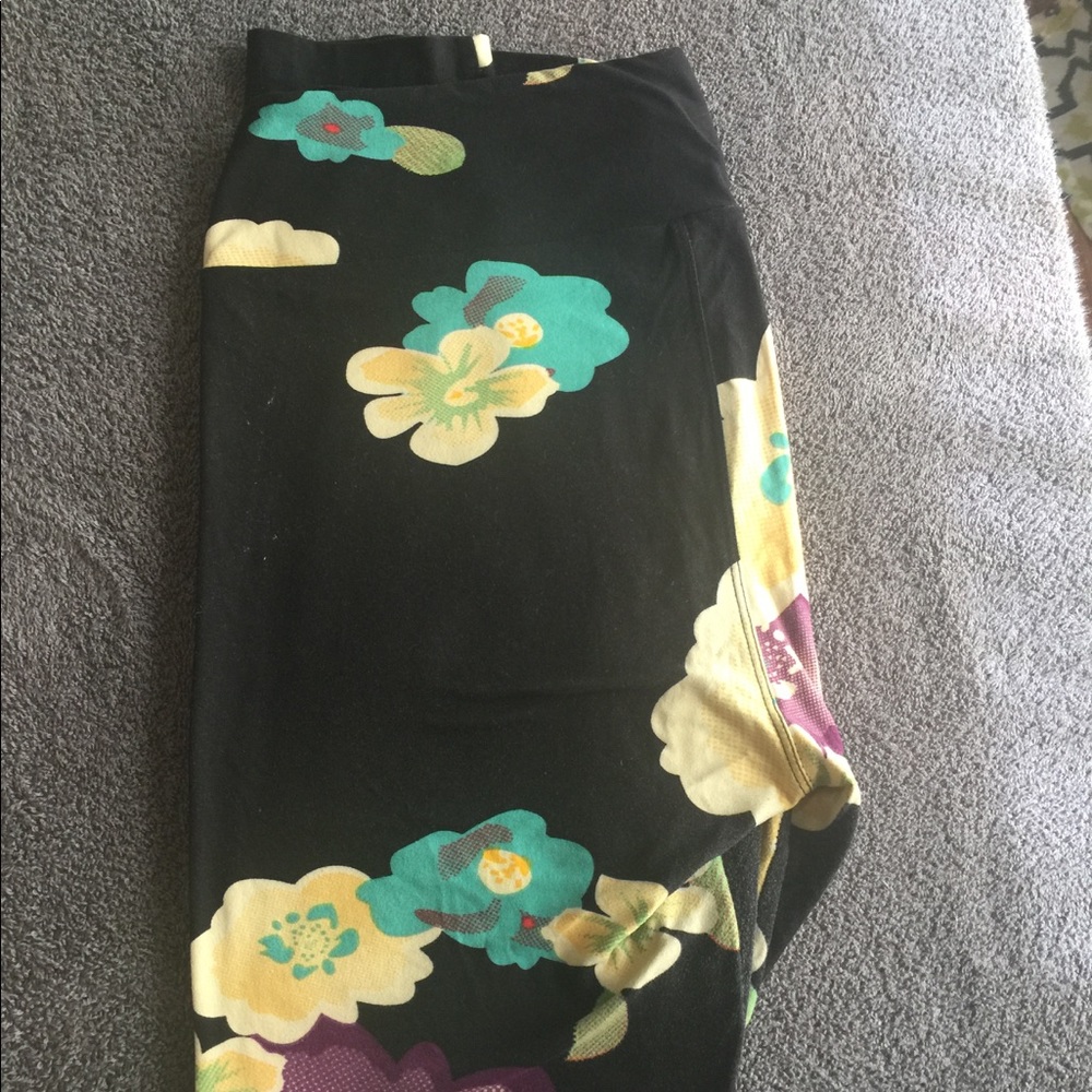 Black background LuLaRoe TC