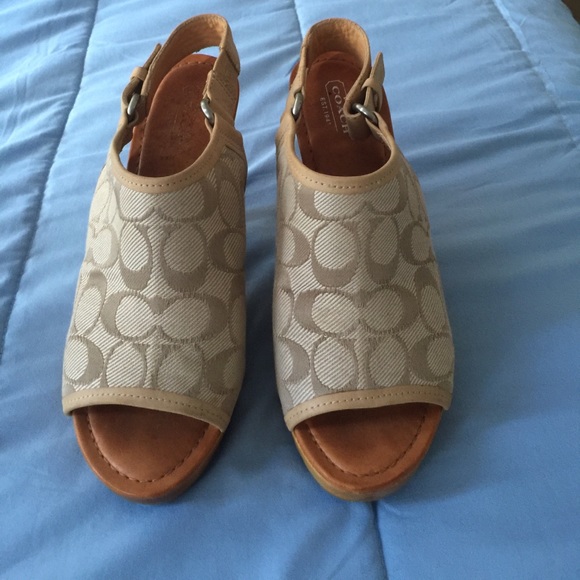 Coach - Picture 2 of 4