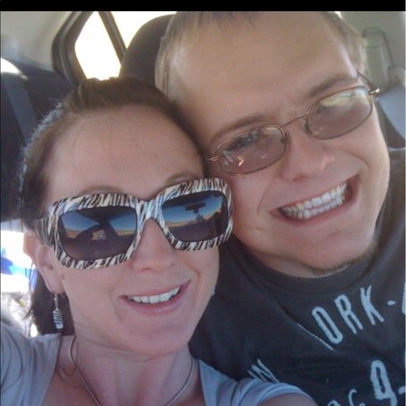 Meet your Posher, Leslie - Picture 1 of 1