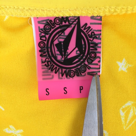 VOLCOM. NWOT!! - Picture 2 of 3