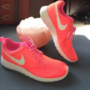 Women's Nike Roshes Size 8.5