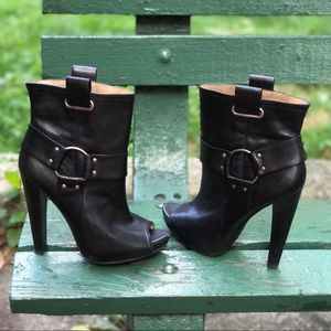 Jessica simpsom booties black.