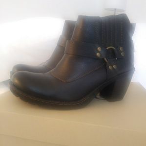 Bolo western style ankle boots