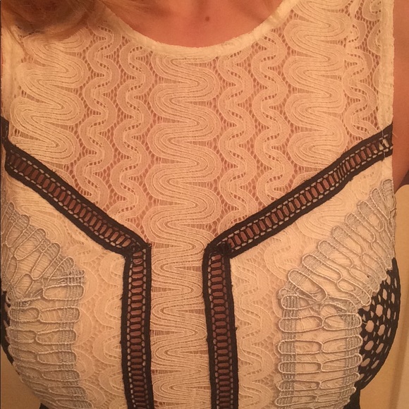 🎉 Host Pick! 🎉 Lace Appliqué Dress Size M - Picture 8 of 16