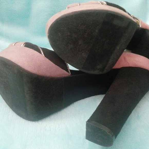 Heels - Picture 2 of 3