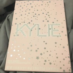 Kylie Birthday Collection (eyeshadow palette)