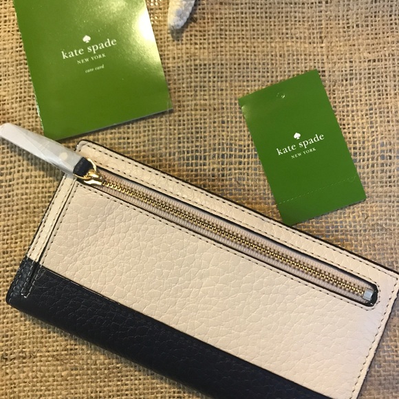Kate Spade Wallet....Bay Street Stacey - Picture 5 of 6