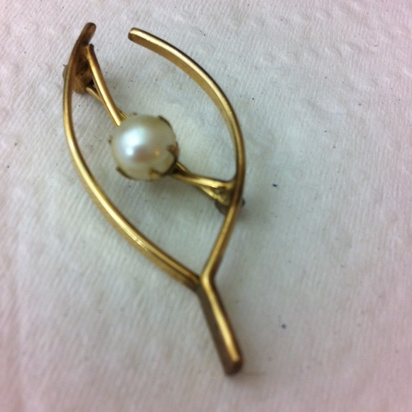 BAL RON Jewelry - BAL RON 12KGF wishbone pearl brooch