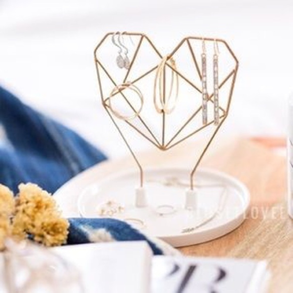 Coxet Wire Heart Ceramic Jewelry Holder
